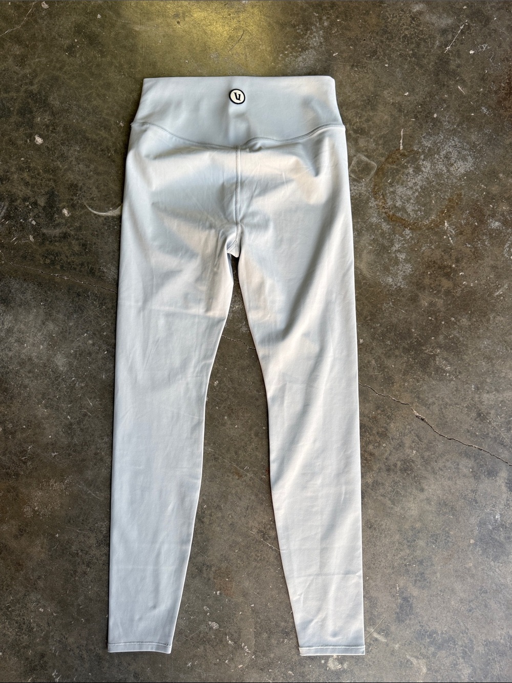 Vuori women Light Gray High-Rise Performance Leggings never worn